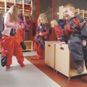 幼儿园更衣室地板工程-雅卓